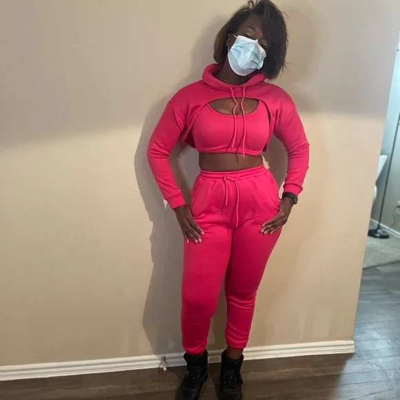 Stylish Women's Hoodie and Jogger Set - Picture 2 of 3